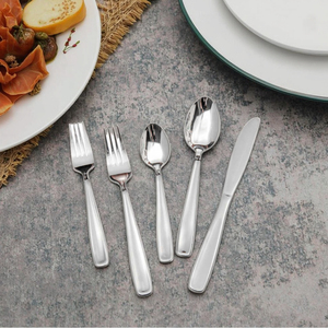 Stoviglie in Acciaio Inossidabile Lucido: l'Espressione di Semplicità e Texture sulla Tavola da Pranzo - Product Image 3