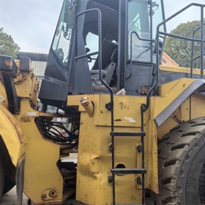 Chargeuse sur pneus CAT 980G jaune, équipement de construction d'occasion, vue de face - Product Image 2