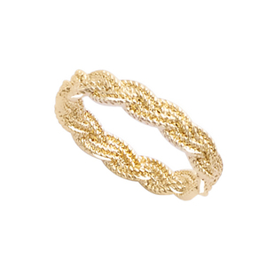 Bague torsadée tricotée intemporelle inspirée de l’or 10 carats, chic français empilable dans un ton doré clair - Product Image 1