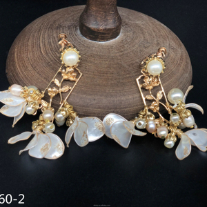 AE-160-2 Joyería al por Mayor, Pendientes de Perlas de Agua Dulce con Flores, Estilo Dulce y Lujoso, Accesorios de Novia para Boda - Product Image 1