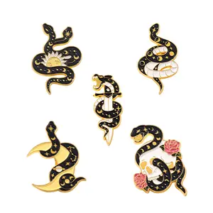 Groothandel Creatieve Cartoon Snake Star Sun Moon Rose Mooie Email Pin Book Pins Dark Punk Lover Cadeau Pin