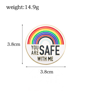 Pin de la bandera del arcoíris 'Estás seguro/a contigo', Broche de esmalte del Orgullo LGBT para amantes, Porta credenciales retráctil, Tarjeta de identificación para enfermeras, exposiciones y estudiantes - Product Image 3