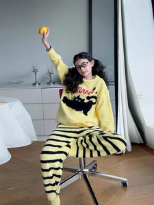 Pigiama di velluto corallo per ragazze della scuola media nuova casa inverno vestito caldo con motivo cartone animato vestiti invernali ispessiti per neonati - Product Image 4