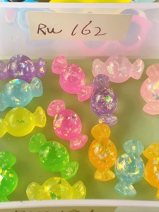 100 pièces de nouveaux cabochons en résine plats brillants de style dessin animé mignon, pour la fabrication de bijoux et la décoration artisanale - Product Image 3