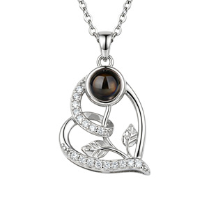 Nuova Collana Personalizzata con Proiezione a Cuore in Zircone Dorato 2026 Ciondolo di Lusso con <span class=keywords><strong>Fiori</strong></span> e Scritta 'Ti Amo' in 100 Lingue, Unisex per Feste - Product Image 2