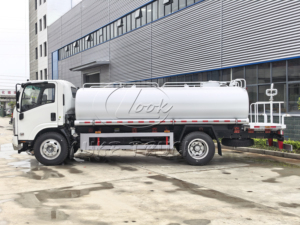 Camión Cisterna de Agua ISUZU con Bomba de Agua Autocebante 4X2 8000L para Obras de Construcción - Product Image 5