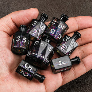 ชุดลูกเต๋า Arcane Visionary: ลูกเต๋าแกนเหลวสีดำพร้อมทรายหมุน สำหรับผู้เชี่ยวชาญด้านดันเจี้ยน - Product Image 4