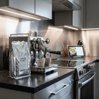 Sacs refermables imprimés sur mesure, pochettes autoportantes pour l'emballage de grains de café, pochettes à fond plat avec valve et logo