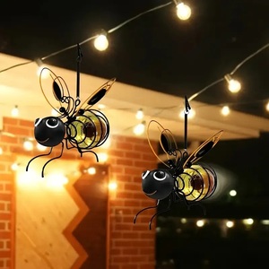 Luces Solares Decorativas para Jardín con Forma de Abeja Metálica, Colgantes para Exteriores, con Resorte Elástico - Luces Solares para Decoración de Jardín - Product Image 1