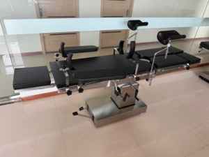 Equipo Médico MT, Mesa Quirúrgica Hidráulica Manual de Emergencia para Quirófano de Hospital, Mesa de Operaciones - Product Image 2