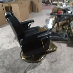 Fauteuil de barbier robuste conçu pour durer dans les salons très fréquentés, avec repose-pieds pour un confort accru pour vos clients - Product Image 4
