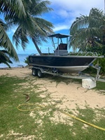 Bateau de pêche rapide en mer avec console centrale 17 pieds / 19 pieds et service moteur