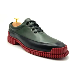Sepatu gaya baru kulit asli warna campuran, sepatu jalan rendah bertali kasual untuk pria
