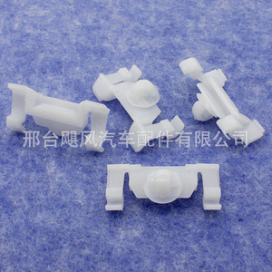 Clip de porte Mercedes-Benz Classe C A2109970033 – Fixation en plastique pour bandes antidérapantes et garnitures de bas de caisse - Product Image 3