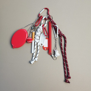 RE creativo hecho a mano rojo deporte Mini zapato de lona llavero cuerda trenzada borla colgante encantos para bolsa parte accesorios DIY - Product Image 2