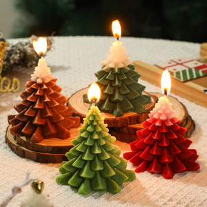折り紙風レイヤードクリスマスツリー型アロマキャンドル　手作り3D幾何学模様パインツリー　ソイワックスアロマキャンドル　クリスマスのテーブルや家の装飾に - Product Image 1