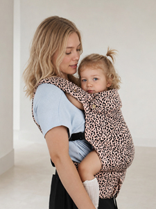 Porte-bébé Premium à motif léopard rose, porte-bébé souple et structuré pour nourrissons avec design personnalisé - Product Image 6