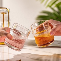 Verre à whisky transparent en verre coloré, nouveau design créatif, pour la vente en gros, idéal pour les bars et les fêtes