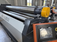 Machine à cintrer les plaques à quatre rouleaux W12-10X2500, adaptée aux applications de cintrage de cylindres en acier de grande taille