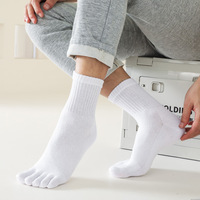 Chaussettes de sport en coton épais et respirant pour hommes, à cinq orteils, avec logo personnalisé sous la semelle, idéales pour la course en extérieur (vente en gros)