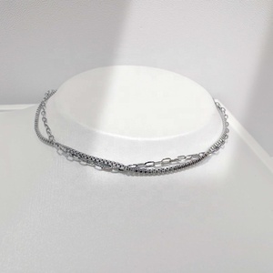 Bracelet chaîne en laiton personnalisé avec coquille plaquée argent, cadeau de mode pour femmes, bracelet ajustable avec breloques gravées, design élégant - Product Image 2