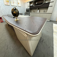 Bureau de direction en bois de style italien, luxe léger, design moderne et épuré, bureau de patron haut de gamme, bureau de direction pour le bureau