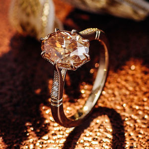 Anillo de Oro de 14k/18k con Moissanita Ovalada de 2 Quilates Color Champán, Anillo de Compromiso, Anillo de Boda, Regalo de San Valentín - Product Image 2