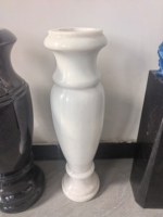Vase funéraire en granit noir en gros pour cimetière, vase à fleurs en pierre naturelle pour tombe, design de vase funéraire à vendre