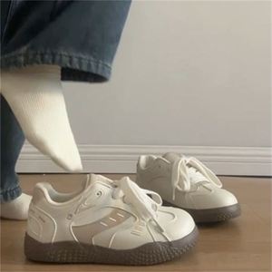 Nouvelles Chaussures Blanches Polyvalentes de Sport et de Loisirs pour Femme, Respirantes en Maille, Style Allemand, Collection Été 2026 - Product Image 2