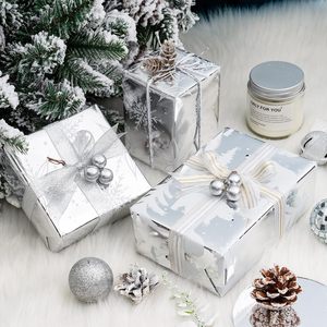 Papel de Regalo Navideño MAYPLUSS, 17x120 Pulgadas, Diseño de Oso Plateado y Copos de Nieve, Papel para Envolver Regalos, Uso Artesanal, Reciclable - Product Image 4