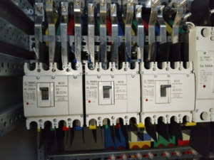 ตู้ควบคุมการจ่ายไฟฟ้าแรงดันต่ำ GGD สำหรับการแปลงพลังงาน - Product Image 2