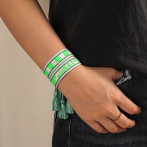 Vente chaude européenne américaine créative à la main trèfle à quatre feuilles tissé Bracelet diamant embelli papillon forme gland corde - Product Image 3