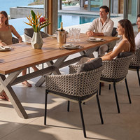 Silla de Jardín Moderna de Ratán Tejido Plano YORLLA, Sillón con Brazos de Aluminio Negro para Hotel, Patio, Comedor al Aire Libre, Resistente a la Intemperie