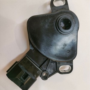 Sensor de Presión Yunnuo 8617A636 para Reparación de Automóviles con Conector Verde - Product Image 2