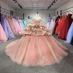 ชุดราตรีผ้าออร์แกนซ่าปักลายสีชมพู 1565 แบบเปิดไหล่ คอรูปหัวใจ แต่งระบายเป็นชุดสองชิ้น พร้อมชายกระโปรงยาวแบบชาเปล ลายพิมพ์ - Product Image 2