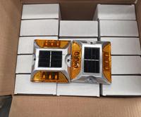 Borne de signalisation routière prismatique réfléchissante à LED, étanche IP68, alimentée par énergie solaire, à intensité élevée, avec modes clignotant et constant, certifiée CE RoHS