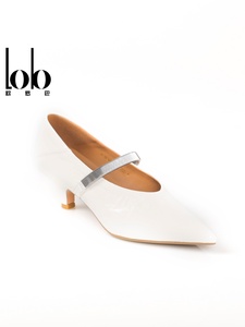 สำหรับฤดูใบไม้ผลิปี 2026 ผู้หญิงสามารถสวม<span class=keywords><strong>รองเท้า</strong></span>ส้นเตี้ยหัวแหลมที่ใส่สบายสำหรับโอกาสที่เป็นทางการ ด้วยดีไซน์แบบสวมขึ้นได้ในครั้งเดียว - Product Image 1