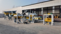 Machine automatique de fabrication de blocs de ciment hydrauliques contrôlée par PLC QT6-15 avec pompe moteur pour moules de pavés creux et de bordures personnalisés