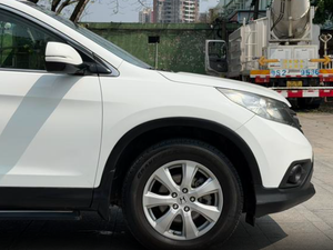 Honda CR-V 2013 2.0L FWD Edición Clásica 116hp SUV Compacto R17 Eficiente en Consumo de Combustible Confiable USADO Automático de 5 velocidades Autos con Volante a la Izquierda - Product Image 3