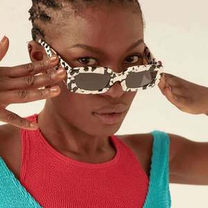 Lunettes de soleil tendance 2021, logo personnalisé, nouveau modèle léopard rouge rectangulaire, UV400, petites lunettes carrées pour hommes et femmes - Product Image 1