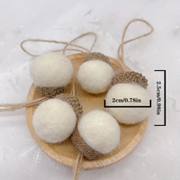 Boule en feutre de laine faite à la main avec cordon, décoration de sapin de Noël, pendentif coloré en feutre en forme de pomme de pin