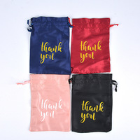 Pochette de rangement pour extensions de cheveux naturels avec logo personnalisé, sacs d'emballage pour perruques en satin de soie noir, anti-humidité, avec cordon de serrage, promotionnel