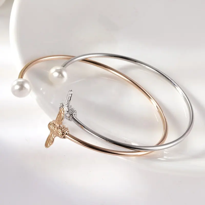 Monili personalizzati del braccialetto del polsino del polsino della perla dell'ape dell'acciaio inossidabile placcato oro rosa delle donne popolari