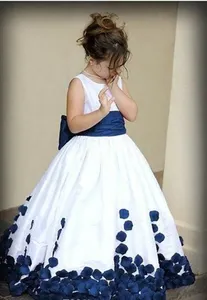 Vestido de niña de flores de satén blanco con apliques azul oscuro con desfile de Fiesta infantil boda <span class=keywords><strong>Primera</strong></span> <span class=keywords><strong>Comunión</strong></span> - Product Image 1