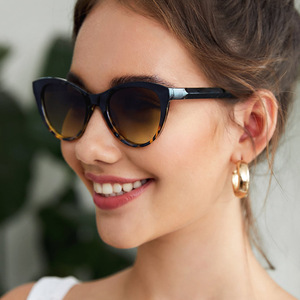 <span class=keywords><strong>Gafas</strong></span> <span class=keywords><strong>de</strong></span> <span class=keywords><strong>Sol</strong></span> <span class=keywords><strong>de</strong></span> Moda con Logotipo Personalizado, <span class=keywords><strong>Gafas</strong></span> <span class=keywords><strong>de</strong></span> <span class=keywords><strong>Sol</strong></span> Vintage <span class=keywords><strong>de</strong></span> Ojo <span class=keywords><strong>de</strong></span> Gato con Montura Completa y Protección UV400 <span class=keywords><strong>para</strong></span> <span class=keywords><strong>Mujer</strong></span> - Product Image 1