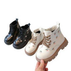 Nouvelles bottes courtes en cuir pour filles, style britannique, décontractées, brodées, anti-dérapantes - Product Image 1