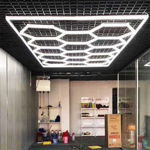 Lampu langit-langit heksagonal LED, lampu langit-langit 6000K <span class=keywords><strong>2</strong></span>.4*4.8m Aluminium LED sarang lebah tinggi ringan dingin putih untuk pekerjaan garasi bengkel - Product Image 4