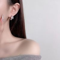 Boucles d'oreilles clous Huggie Mylove personnalisées de luxe en laiton plaqué or 18 carats avec os de serpent et baguette CZ, pour femmes, tige en argent S925, vente en gros