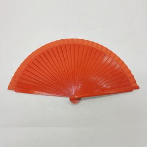 Abanico de madera español, clásico, pintado a mano, para bodas y fiestas - Product Image 1