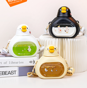 Nouveau Design <span class=keywords><strong>Kawaii</strong></span> 650ml Portable Duck Gym Bouteille D'eau En Plastique Sans BPA Sippy <span class=keywords><strong>Gourde</strong></span> avec Sangle pour Enfants - Product Image 1